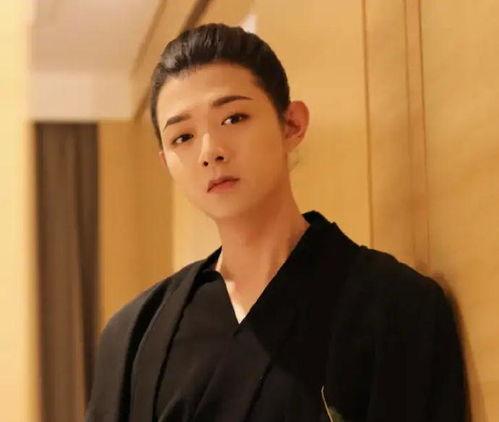 娱乐圈吃瓜三件套,揭秘明星幕后真相,揭秘恋情、绯闻、丑闻!